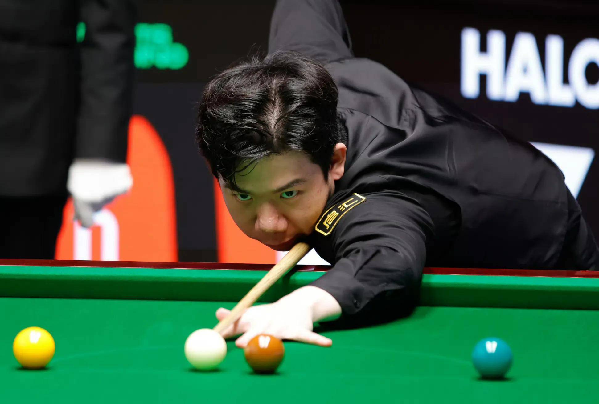 着重指出他 着重指出他