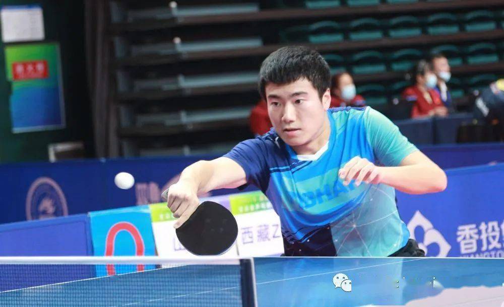 但眼神中透 但眼神中透