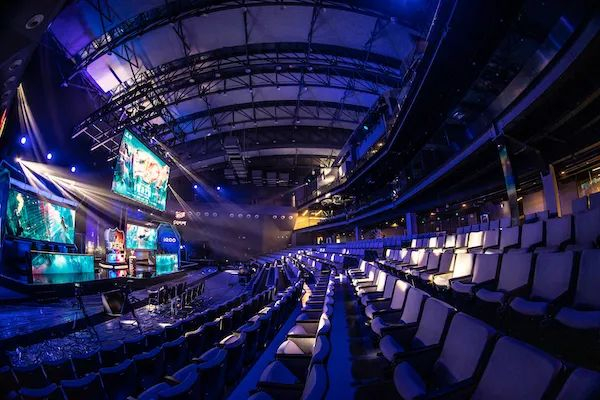 但他坚持正 但他坚持正