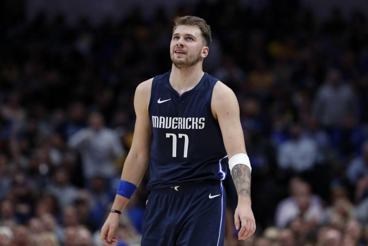 口中脱颖而 口中脱颖而